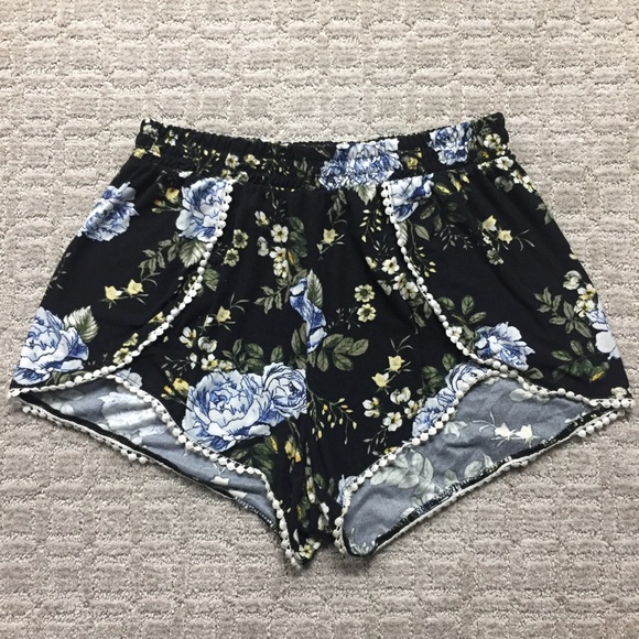 Ardene Loose Summer Shorts - Picture 1 of 4